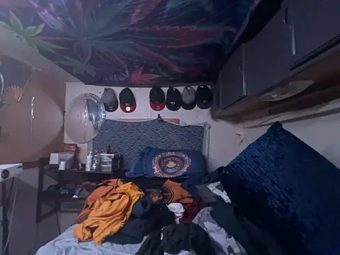 OmarSalasxh33 élő XXX-chatje