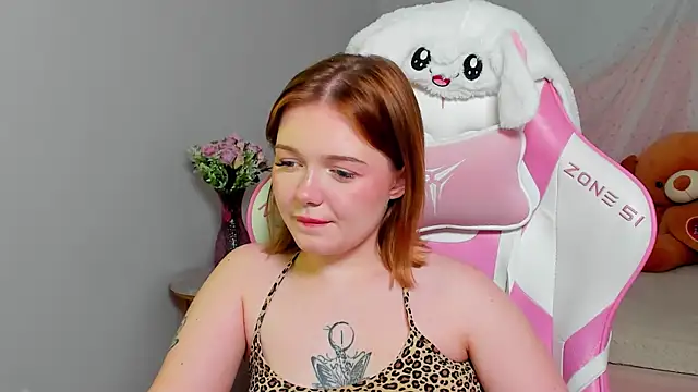 ElinaVale élő XXX-chatje