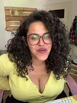 Curvydesifromgermany élő XXX-chatje