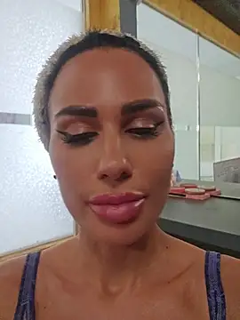 KatiaDivine élő XXX-chatje