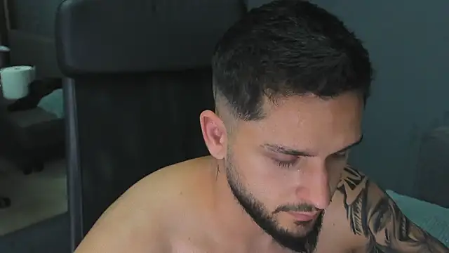 TroyWadee Chat XXX live