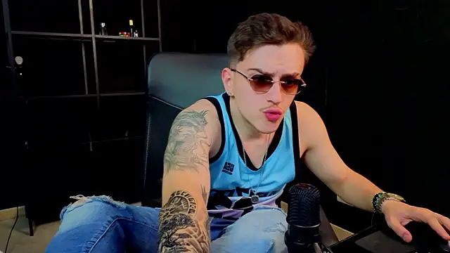 FelixStarkk: онлайн-секс-чат