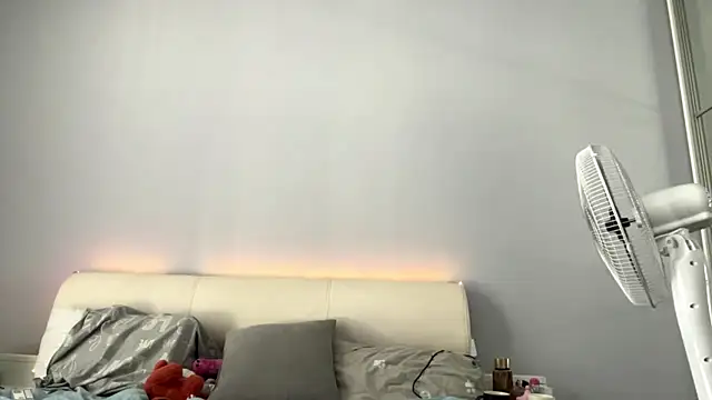 LucyLuxy webkamerás műsora