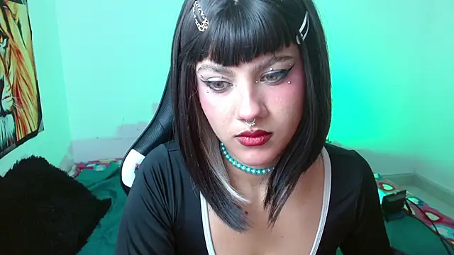 Divinejewel69 élő XXX-chatje