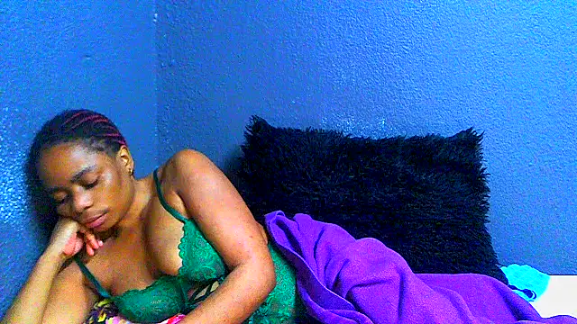 SMALLBOOBSXX Chat XXX live