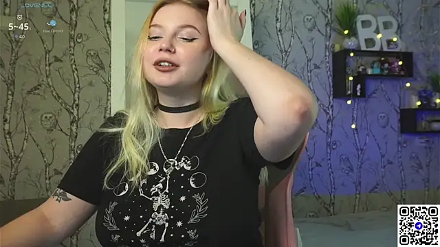 Moon_Valkyrie élő XXX-chatje