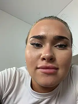 MonicaWestt élő XXX-chatje