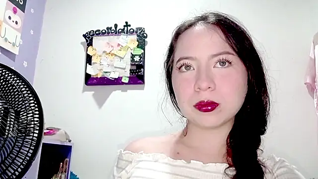 Živý XXX chat PetiteIvoryQueen19