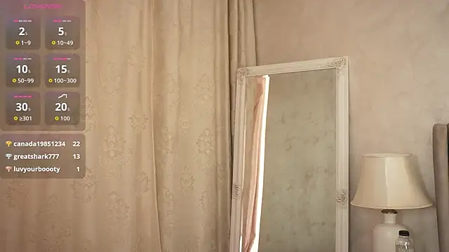 LunaaMillerX élő XXX-chatje