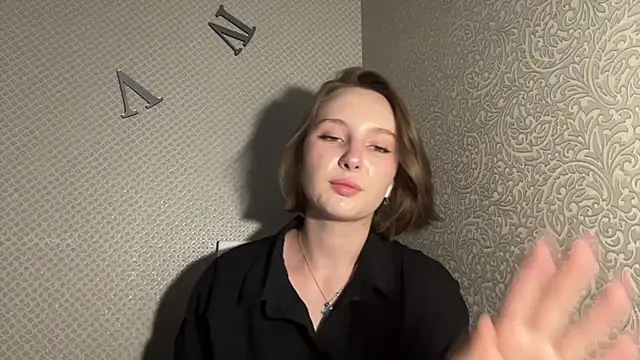 LovieClausing élő XXX-chatje