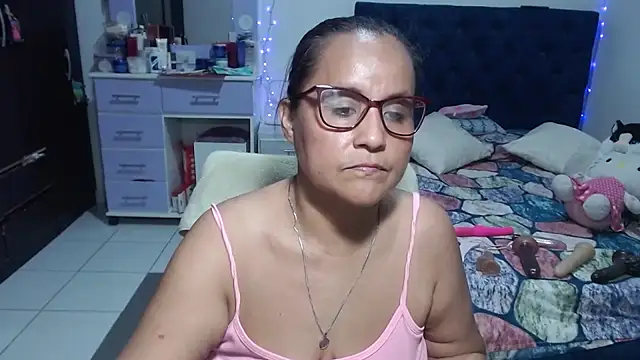 pervert_mommy_ élő XXX-chatje