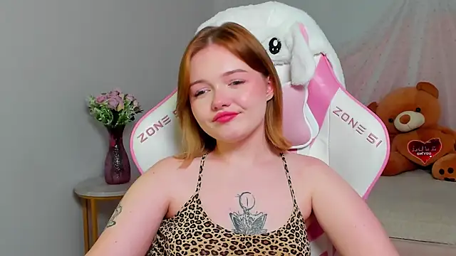 ElinaVale élő XXX-chatje