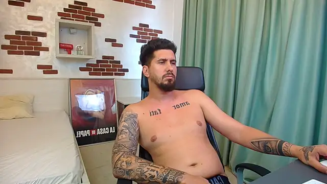 Czat XXX na żywo – LoganStroud