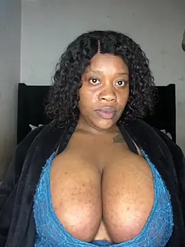 Chat +18 de BigJugsCandyxx ao vivo