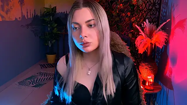HyileyClark Adlı Modelin Canlı XXX Sohbeti