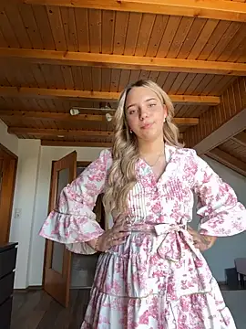 Naomi-Kleinn Live XXX chat
