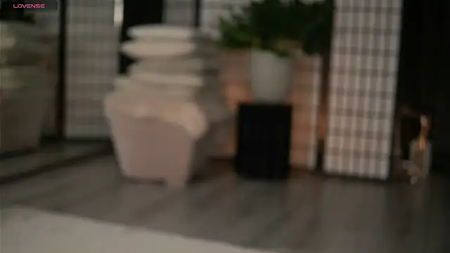 ElllaLuxen Live XXX chat