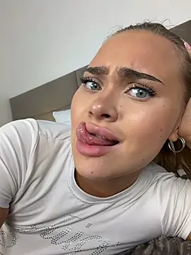 MonicaWestt XXX чат на живо