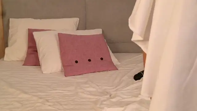 AdoraCortes Chat XXX live