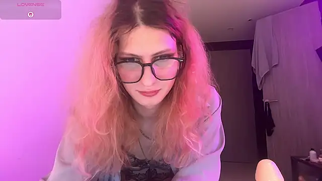AlicePinkhead Chat XXX in diretta