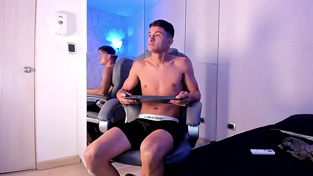 Simon_Axe's Live XXX Chat