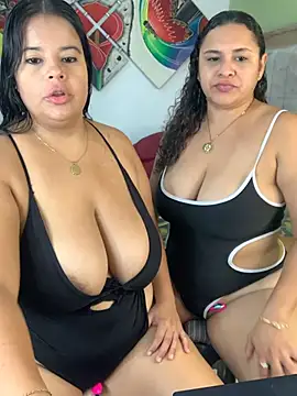 twocurvylatins' Live XXX Chat