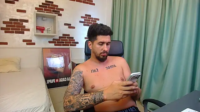 LoganStroud Live XXX Chat