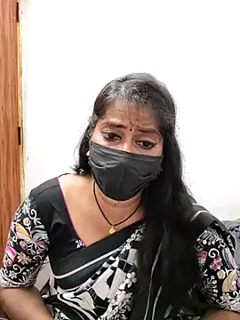 Živý XXX chat tamil_Sigappu_Roja