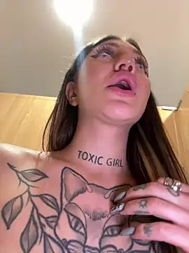 SaintSquirt 라이브 XXX 채팅