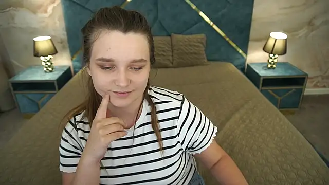 MagicPeachh_ élő XXX-chatje