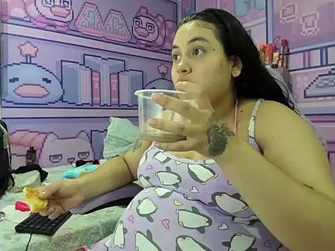 candy_lucia18's Live XXX Chat