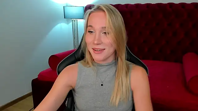 Chat +18 de ElaraVoltage ao vivo