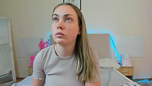 MelanieCuty élő XXX-chatje
