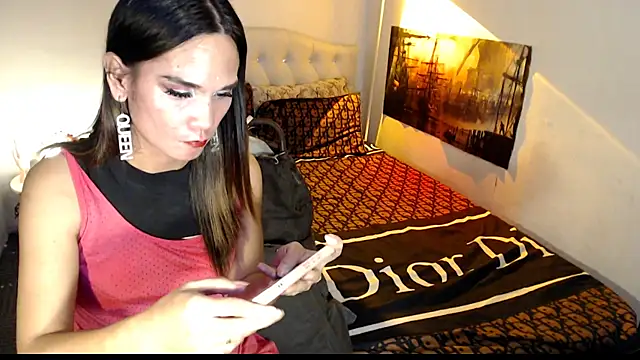 NinaDOM4CUM élő XXX-chatje