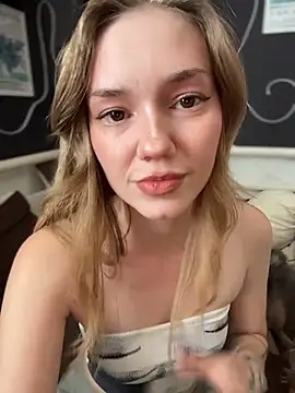 Chat +18 de MilaMoone ao vivo