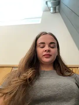 KristiRich Adlı Modelin Canlı XXX Sohbeti