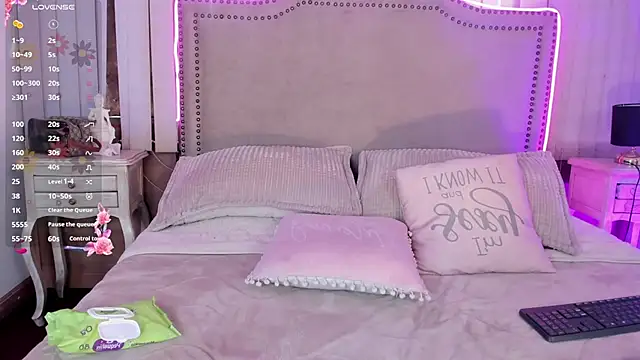 lya__brown élő XXX-chatje