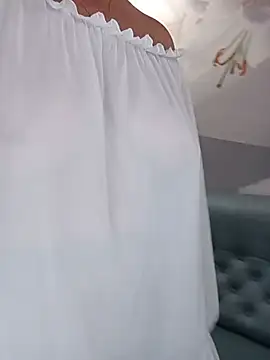 EmilyFanks 现场XXX聊天
