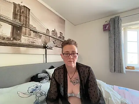 Živý XXX chat Curvy-Jinx