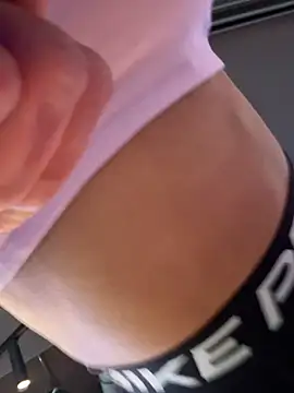 XXX chat uživo modela F3ckd0lllucy