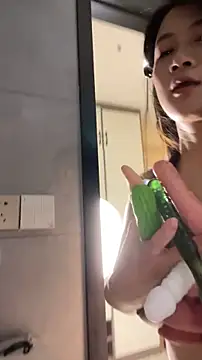mo-mo-69 Live XXX-chat