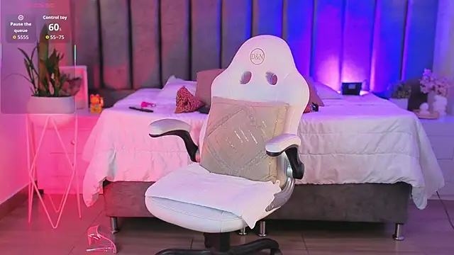 Chat +18 de SophiMarin ao vivo