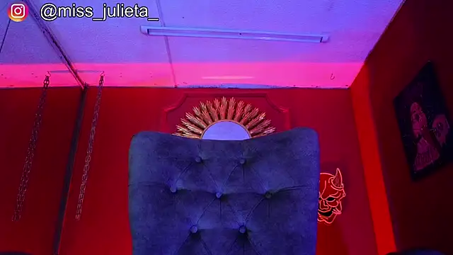 Julieta_Russell Chat XXX live