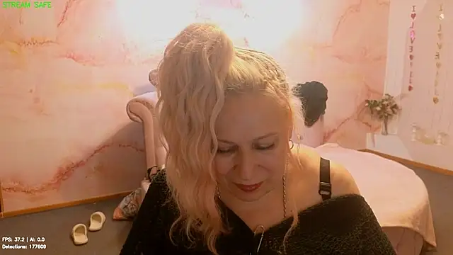 Penelope_Pinky élő XXX-chatje