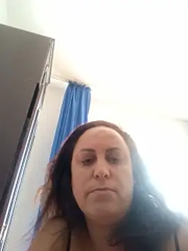 Sanela290590 élő XXX-chatje