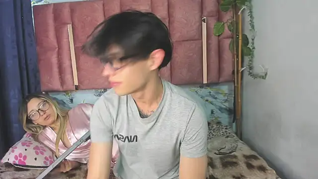 Mizza_and_Light's Live XXX Chat