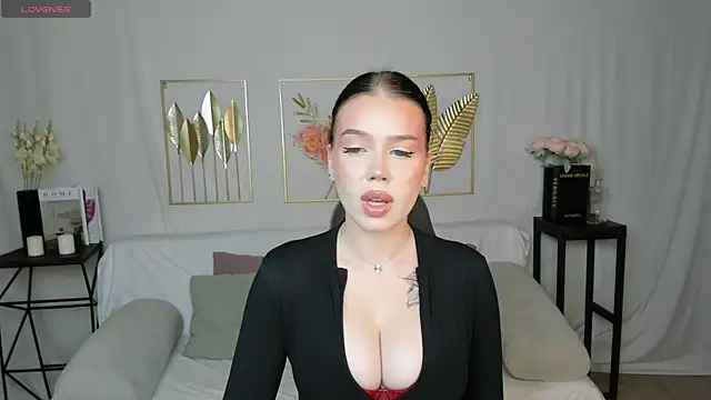 mistress_of_hearts' Live XXX Chat