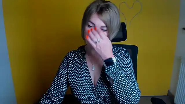 CuttieEmma লাইভ XXX চ্যাট
