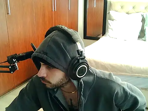 NAUGHTYSHAUDY's Live XXX Chat