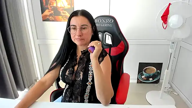 ChloeVibee: онлайн-секс-чат